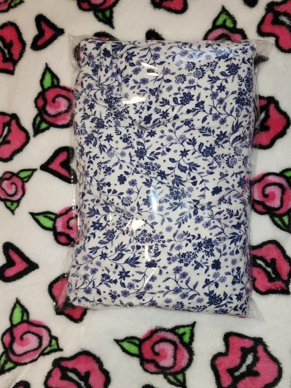 Croft & Barrow 4X White And Blue Floral Long-Sleeved Nightgown, Like New - Picture 5 of 5